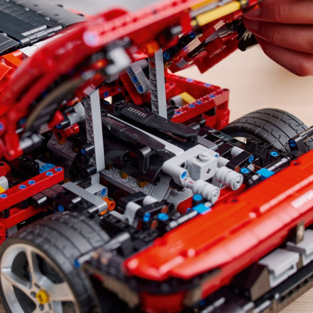 Конструктор LEGO Technic Ferrari Daytona SP3 (42143) Конструктор LEGO Technic Ferrari Daytona SP3 (42143)