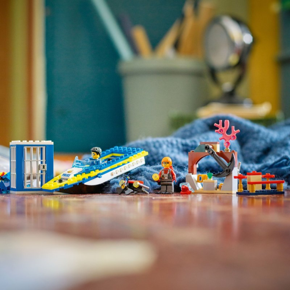 Конструктор LEGO City Missions Детективные миссии водной полиции 278 деталей (60355)