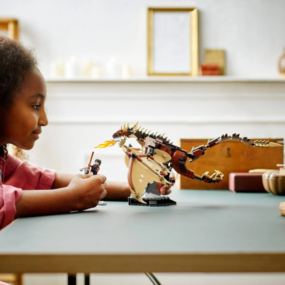 Конструктор LEGO Harry Potter Венгерский хвосторохий дракон 671 деталь (76406) Конструктор LEGO Harry Potter Венгерский хвосторохий дракон 671 деталь (76406)