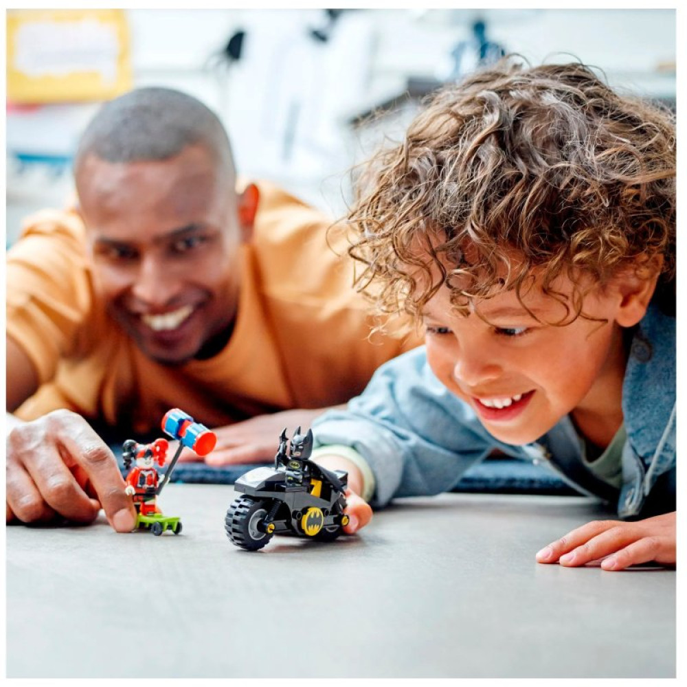 Конструктор LEGO Super Heroes Бэтмен против Харли Квинн 42 детали (76220)