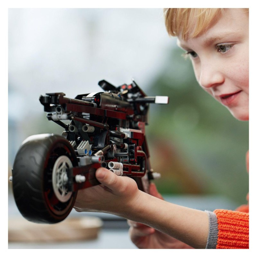 Конструктор LEGO Technic Бетмен: Бетцикл 641 деталь (42155)