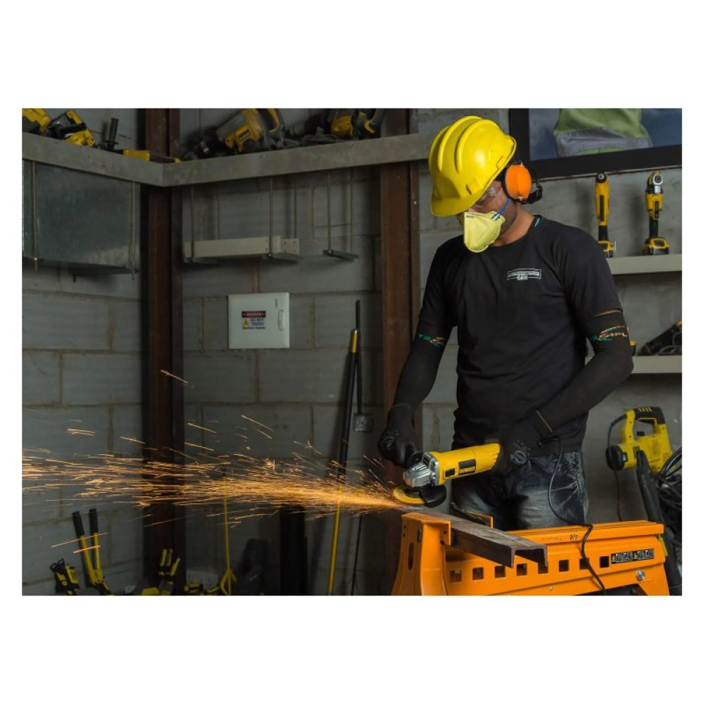 Шліфувальна машина DeWALT 950 Вт, 3000-11000 об/хв, D=125 мм (DWE4119)