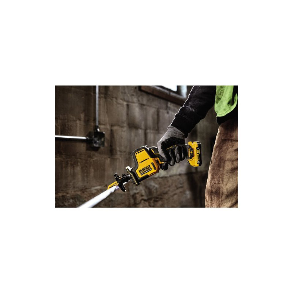 Шабельна пила DeWALT 10.8/12В XR Li-lon, безщіткова, 2 АКБ, ЗУ, кейс TSTAK (DCS312D2)