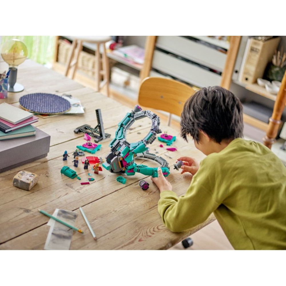 Конструктор LEGO Marvel Super Heroes Новый звездолет Часовых Галактики 378 деталей (76255)