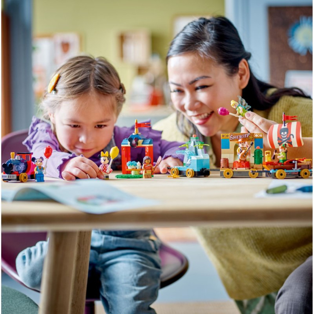 Конструктор LEGO Disney Classic Праздничный Диснеевский поезд 191 деталь (43212)