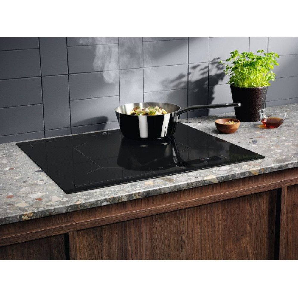 Варочна поверхня Electrolux EIS6448