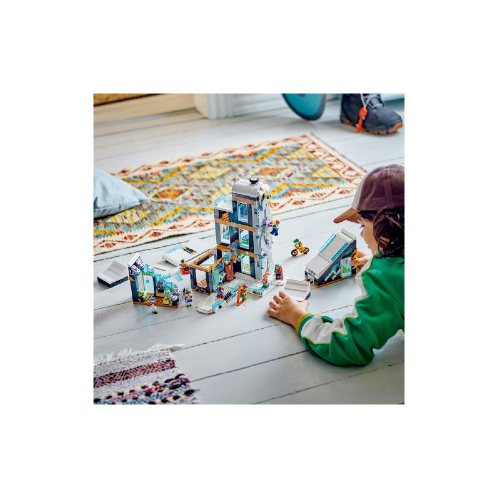 Конструктор LEGO City Горнолыжный и скалолазный центр 1045 деталей (60366)