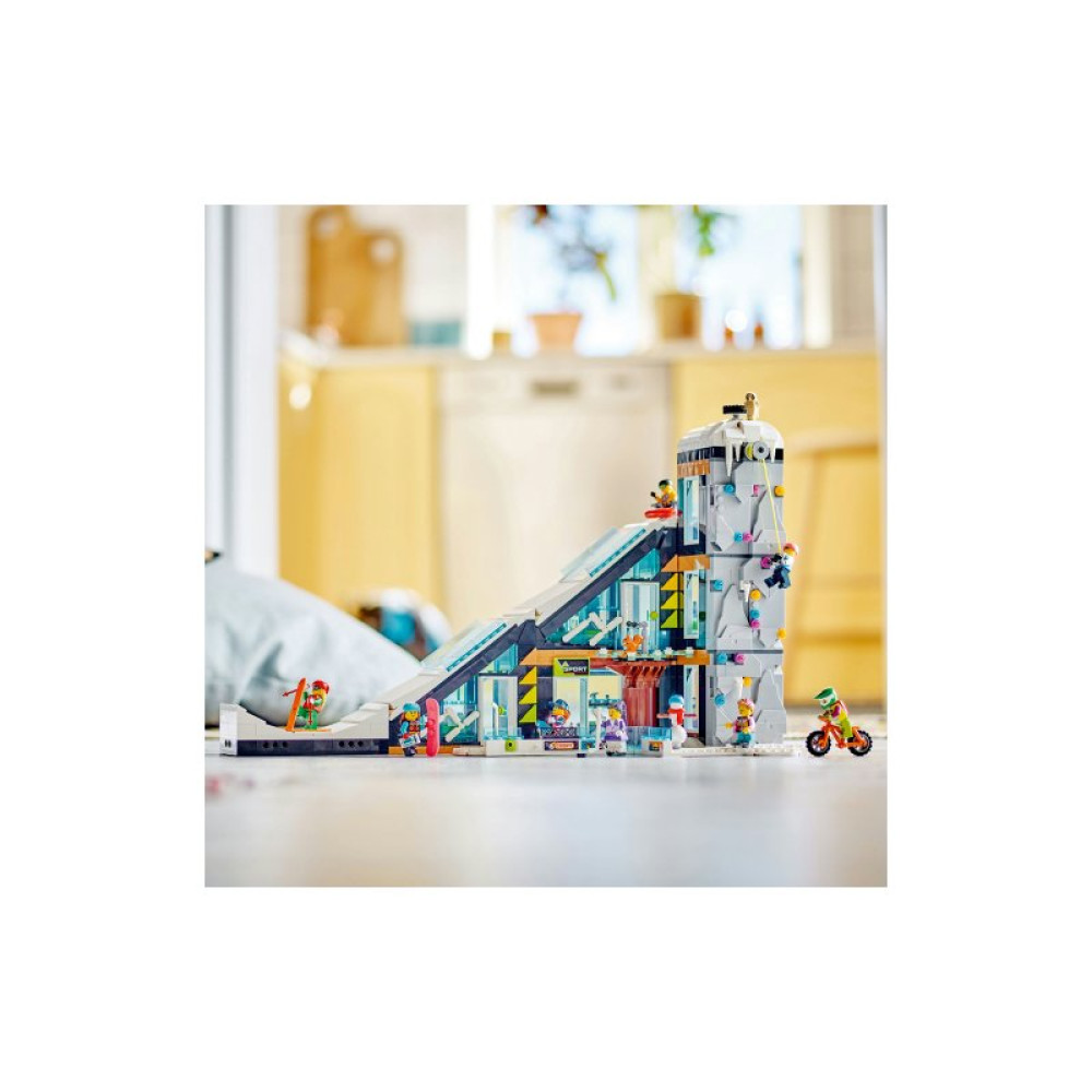 Конструктор LEGO City Горнолыжный и скалолазный центр 1045 деталей (60366)
