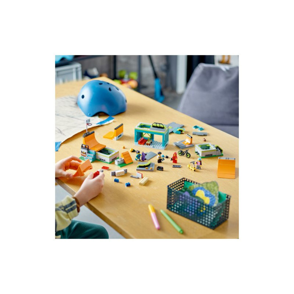 Конструктор LEGO City Уличный скейтпарк 454 деталей (60364)