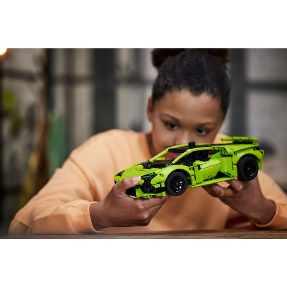 Конструктор LEGO Technic Lamborghini Huracan Tecnica 806 деталей (42161) Конструктор LEGO Technic Lamborghini Huracan Tecnica 806 деталей (42161)