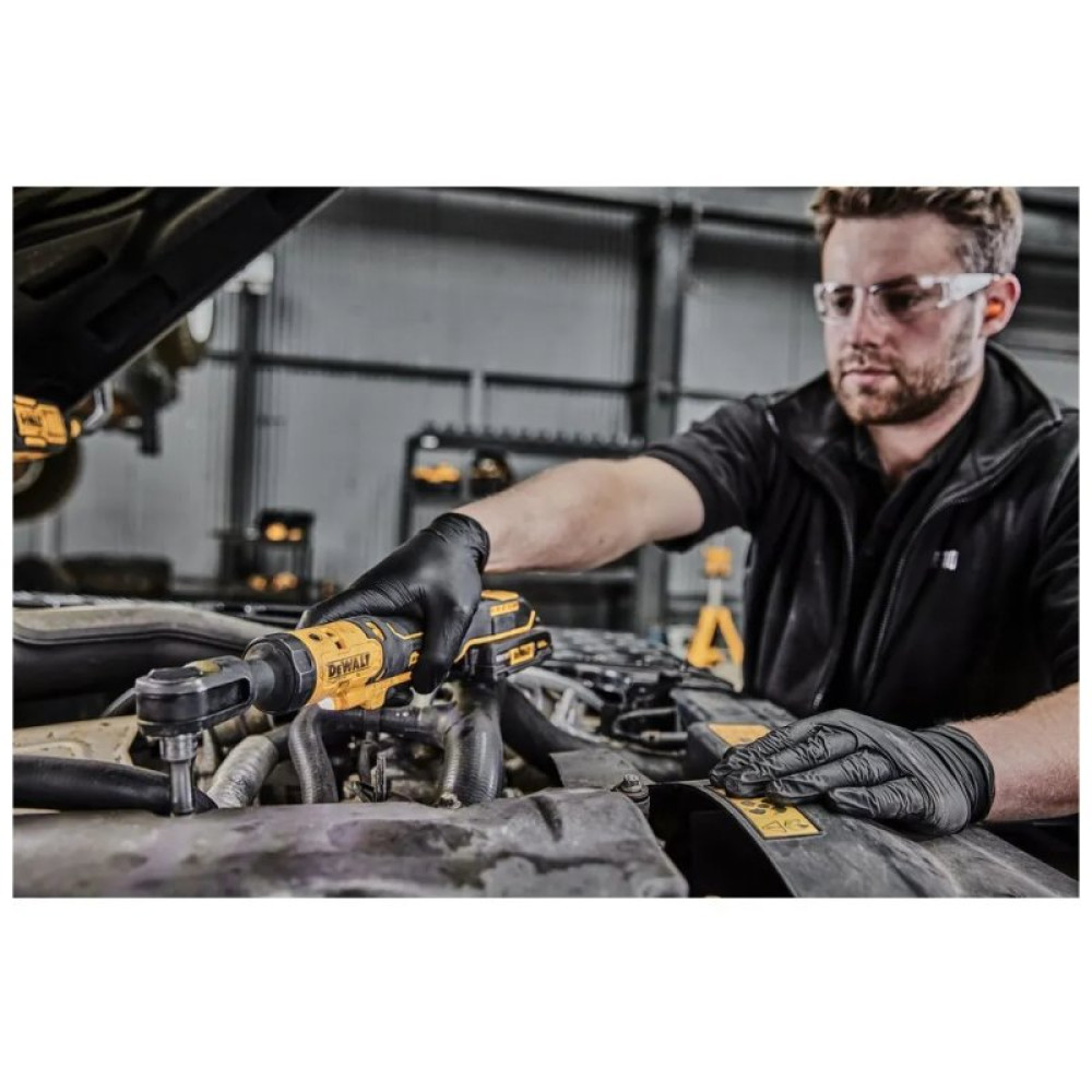 Гайковерт DeWALT угловой - трещётка,18V XR Li-lon, 2Ah, 95 Нм, ложемент (DCF512D1G)
