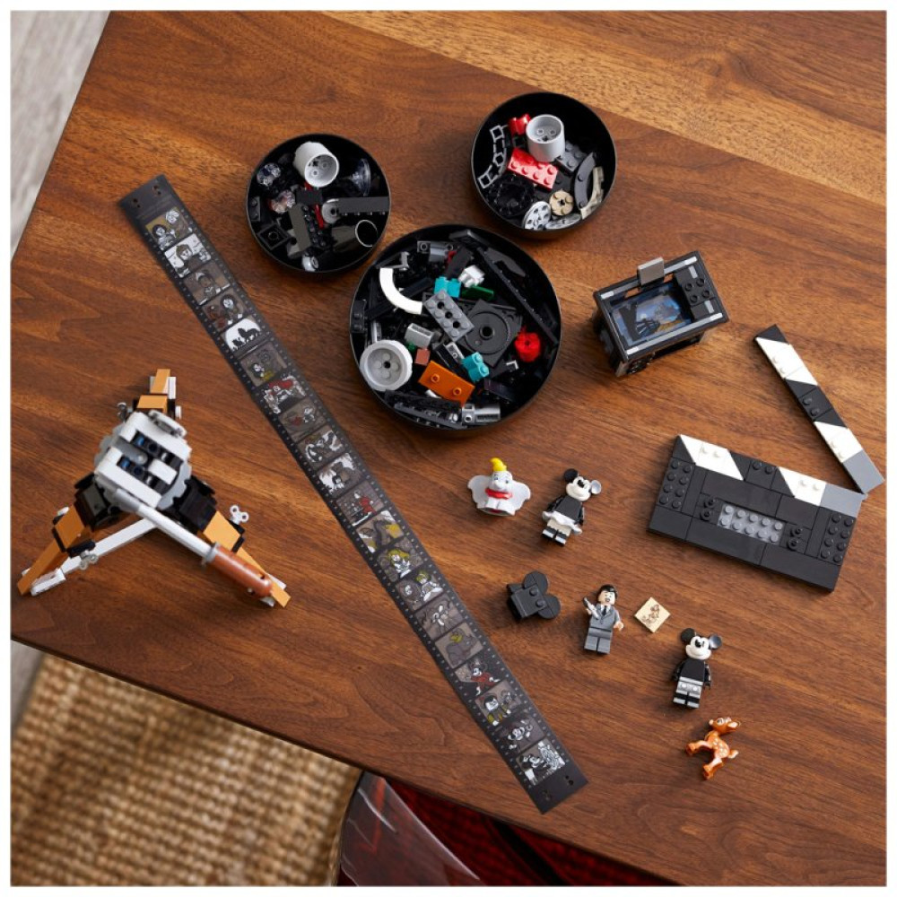 Конструктор LEGO Disney Камера чествования Уолта Диснея 811 деталей (43230)