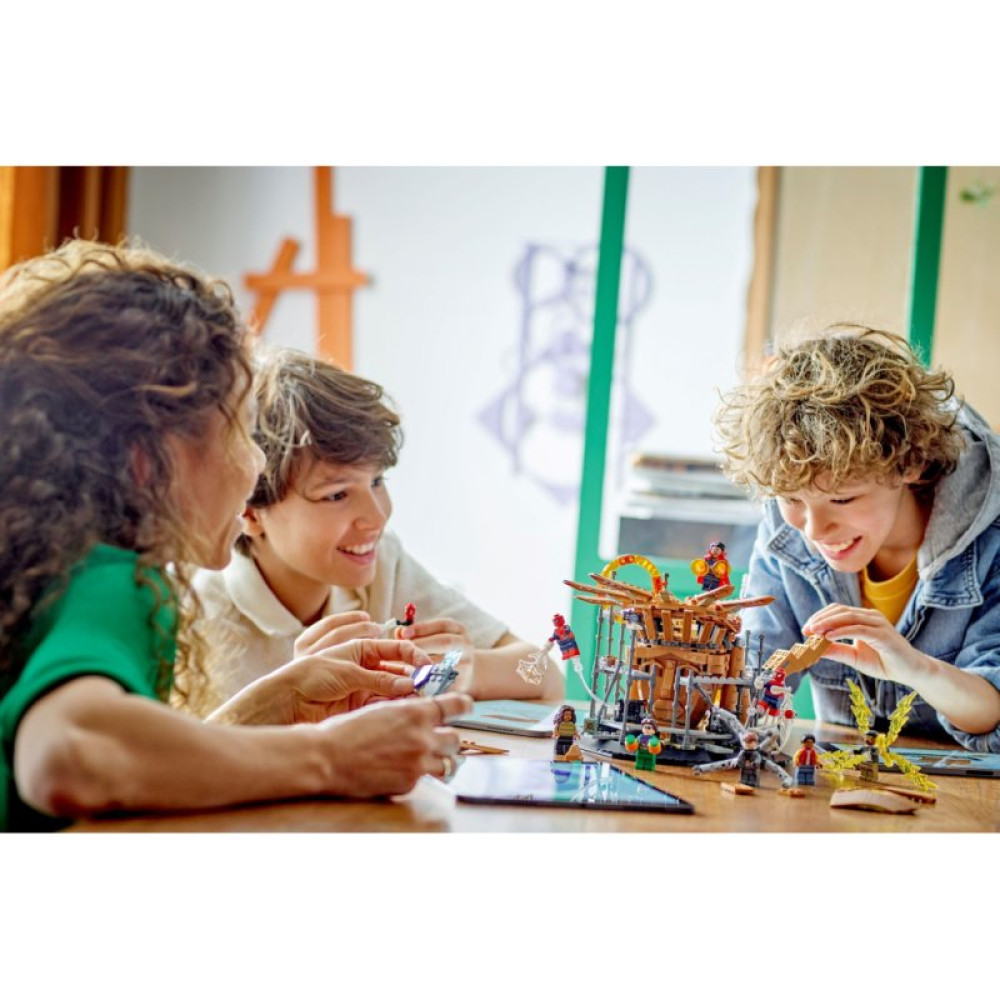 Конструктор LEGO Marvel Решающий бой Человека-Паука 900 деталей (76261) Конструктор LEGO Marvel Решающий бой Человека-Паука 900 деталей (76261)