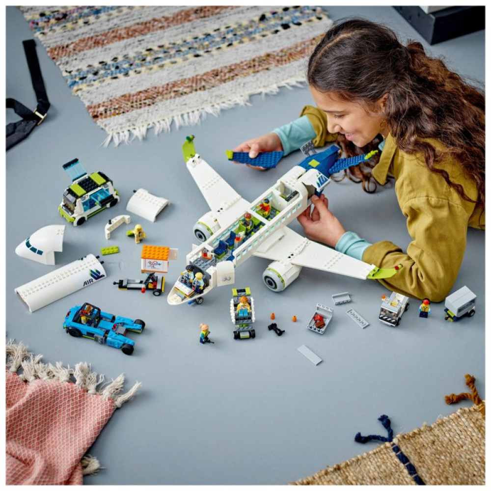 Конструктор LEGO City Пассажирский самолет 913 деталей (60367) Конструктор LEGO City Пассажирский самолет 913 деталей (60367)