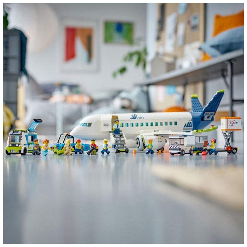 Конструктор LEGO City Пассажирский самолет 913 деталей (60367) Конструктор LEGO City Пассажирский самолет 913 деталей (60367)