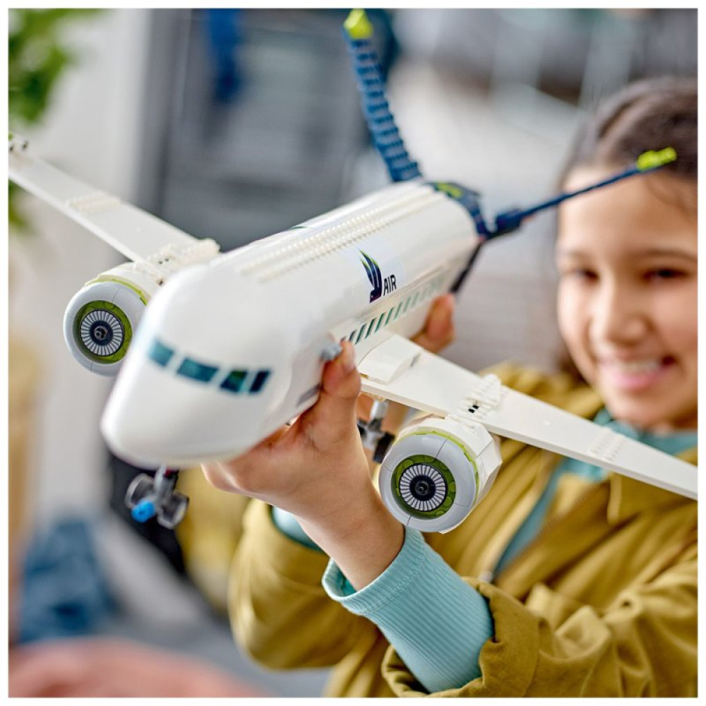 Конструктор LEGO City Пассажирский самолет 913 деталей (60367) Конструктор LEGO City Пассажирский самолет 913 деталей (60367)