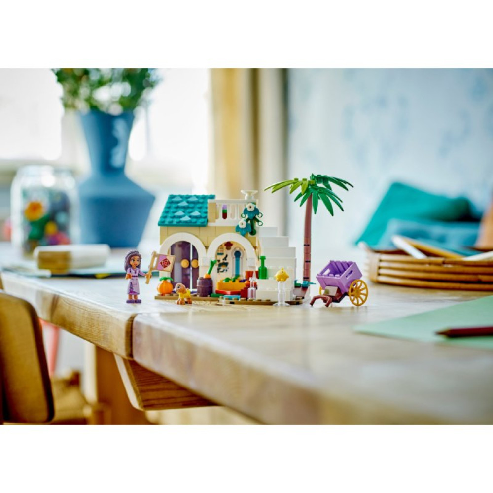 Конструктор LEGO Disney Asha in the City of Rosas 154 детали (43223)