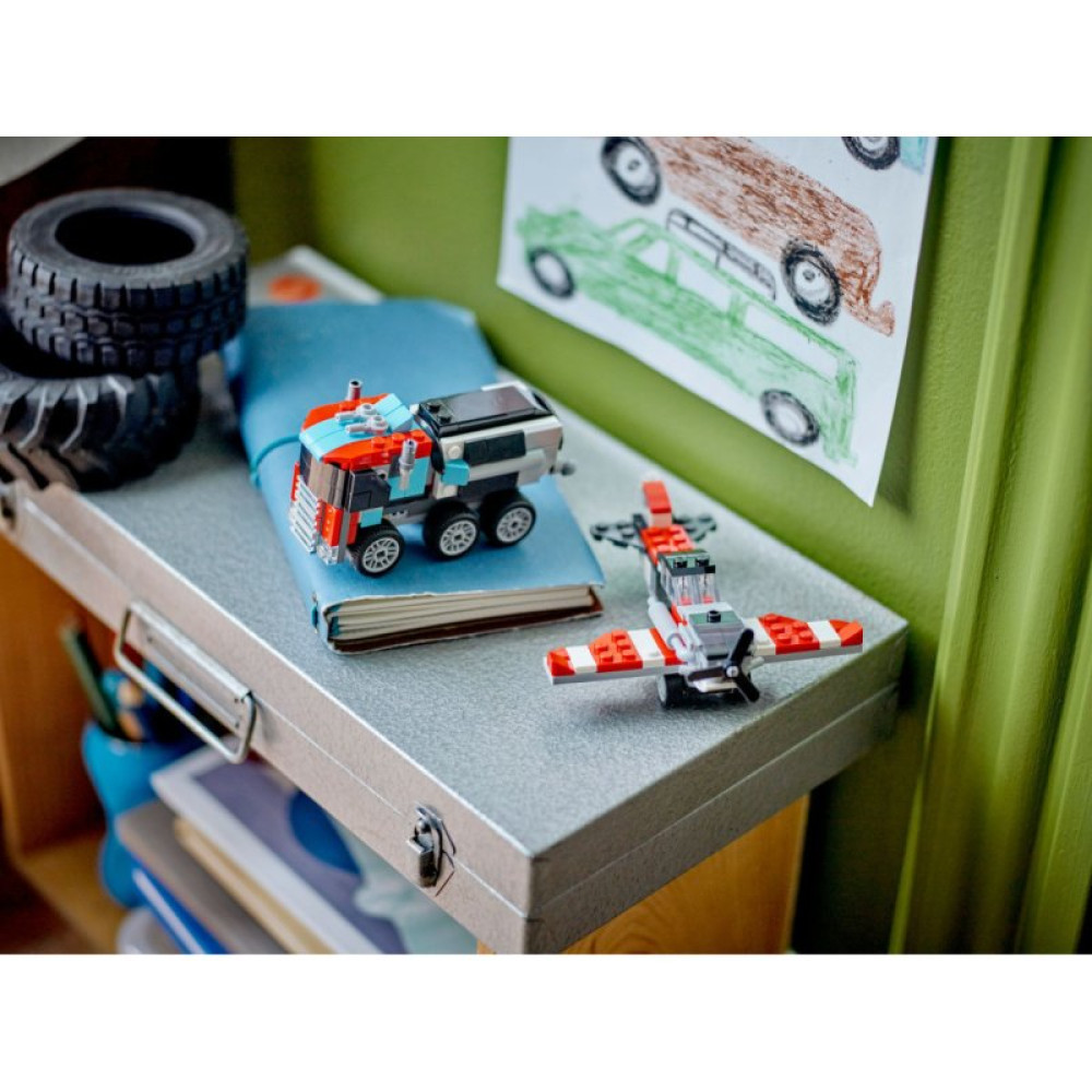 Конструктор LEGO Creator Бортовой грузовик с вертолетом 270 деталей (31146)