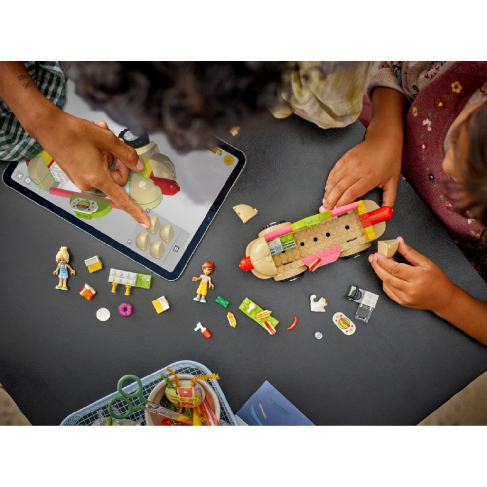 Конструктор LEGO Friends Грузовик с гот-догами 100 деталей (42633)