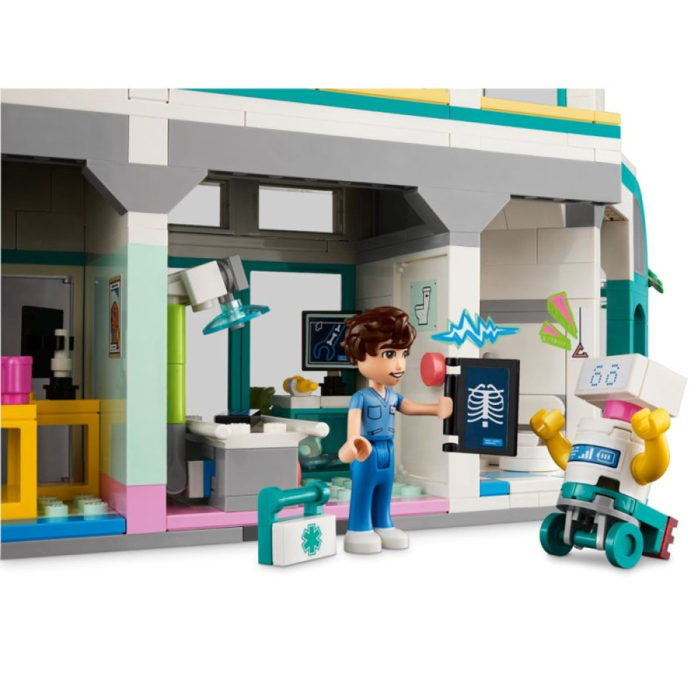 Конструктор LEGO Friends Больница в Хартлейк-Сити 1045 деталей (42621) Конструктор LEGO Friends Больница в Хартлейк-Сити 1045 деталей (42621)
