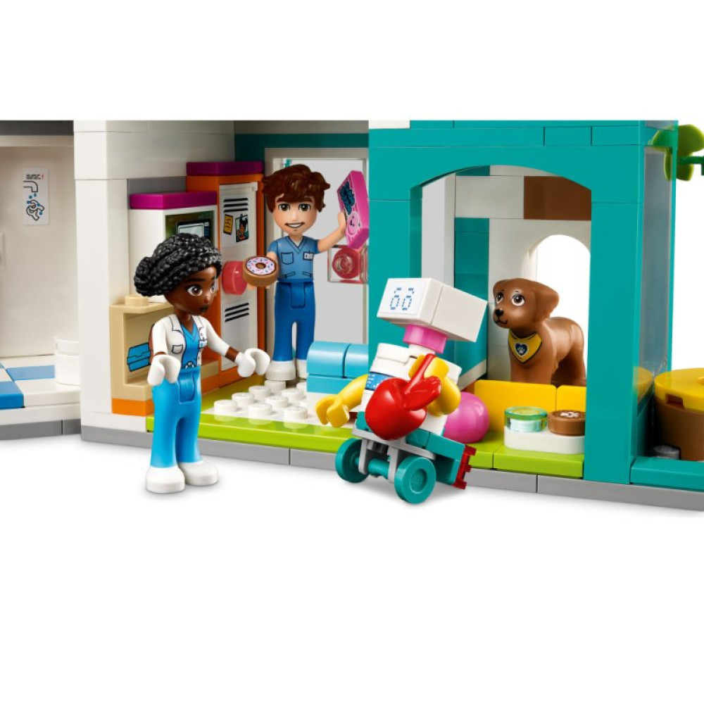 Конструктор LEGO Friends Больница в Хартлейк-Сити 1045 деталей (42621) Конструктор LEGO Friends Больница в Хартлейк-Сити 1045 деталей (42621)