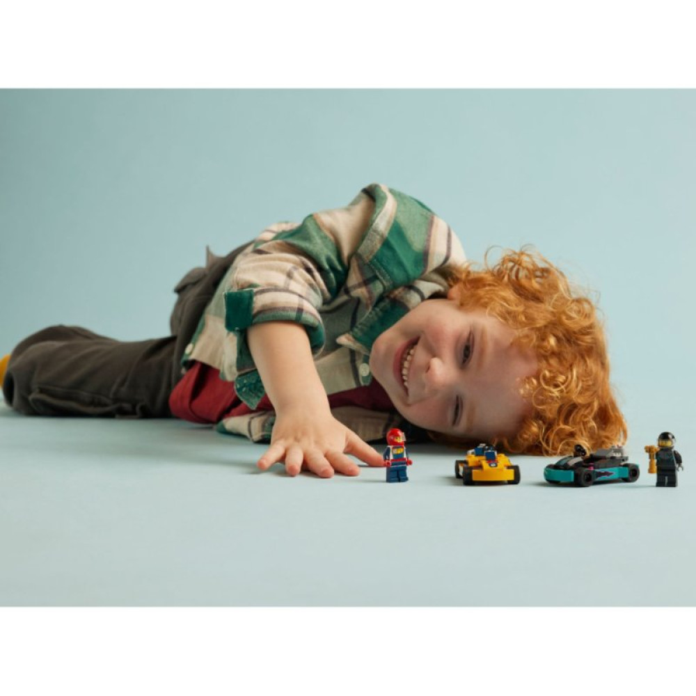 Конструктор LEGO City Картинг и гонщики 99 деталей (60400)
