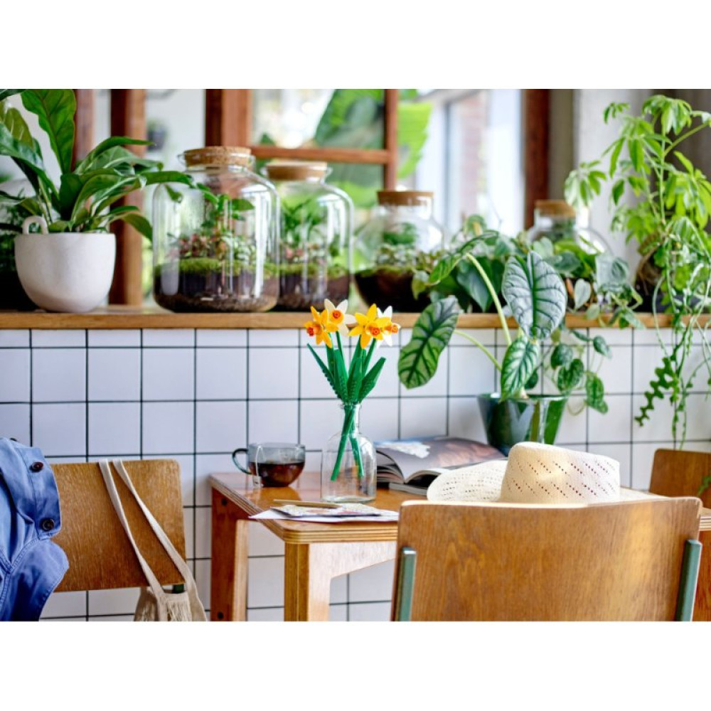 Конструктор LEGO Iconic Нарциссы 216 деталей (40747) Конструктор LEGO Iconic Нарциссы 216 деталей (40747)