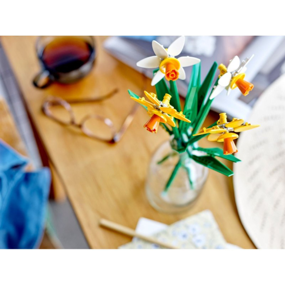 Конструктор LEGO Iconic Нарциссы 216 деталей (40747) Конструктор LEGO Iconic Нарциссы 216 деталей (40747)