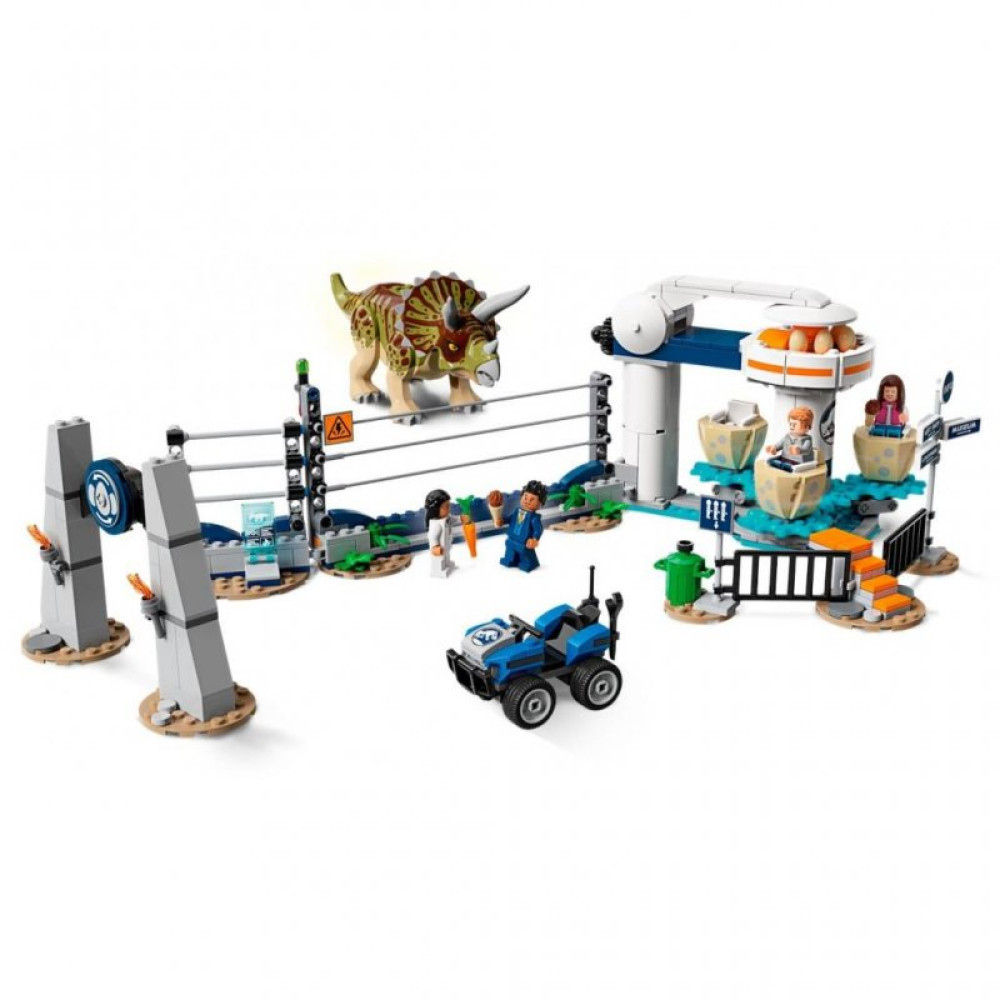 Конструктор LEGO Jurassic World Напад трицератопса (75937)