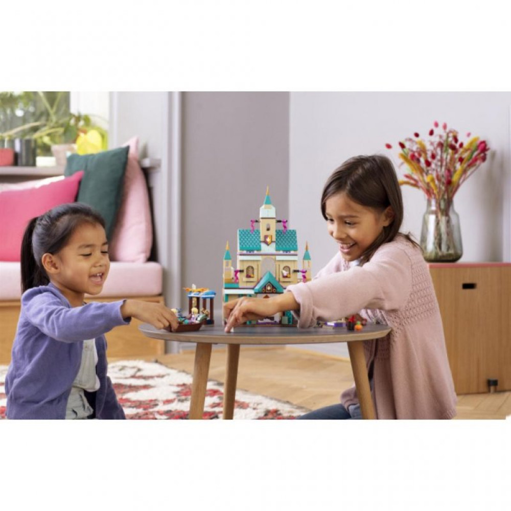 Конструктор LEGO Disney Princess Frozen 2 Деревня в Эренделле 521 деталь (41167)