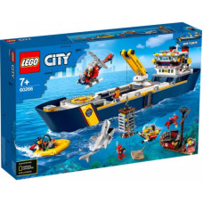Конструктор LEGO City Океан: исследовательское судно 745 деталей (60266)