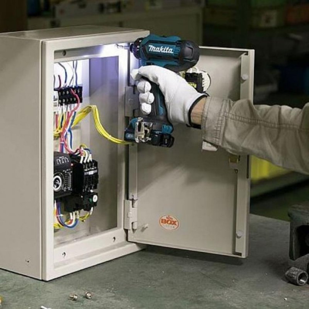 Шуруповерт Makita CXT Slider, 4Аг х 2шт, кейс, 30 / 14Нм (DF031DSME)