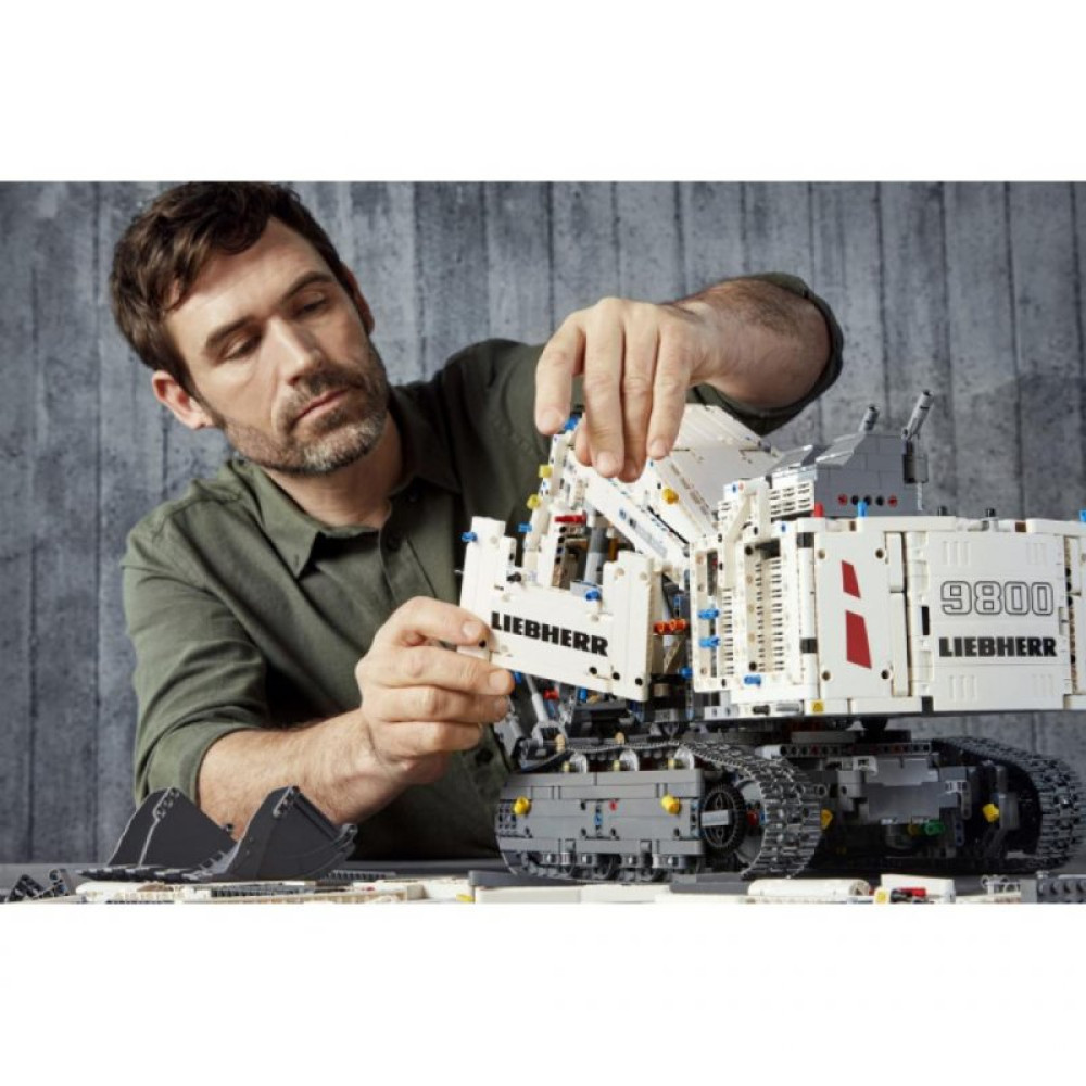 Конструктор LEGO Technic Экскаватор Liebherr R 9800 4108 деталей (42100)