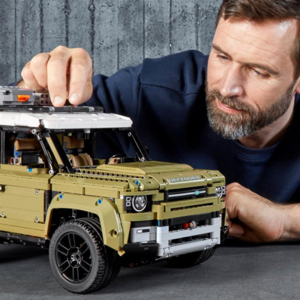 Конструктор LEGO Technic Land Rover Defender 2573 детали (42110)